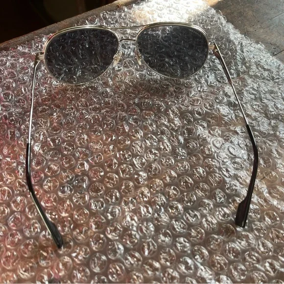 Burberry POLARIZED Sunglasses - Picture 6 of 8